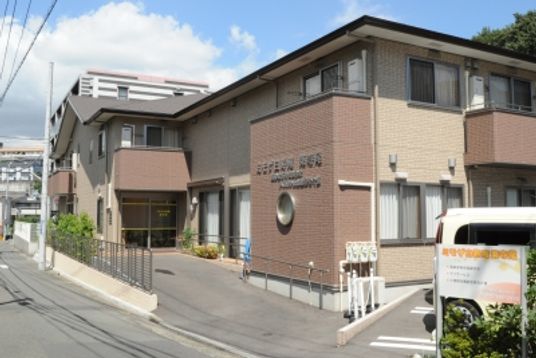 車椅子対応の施設外観