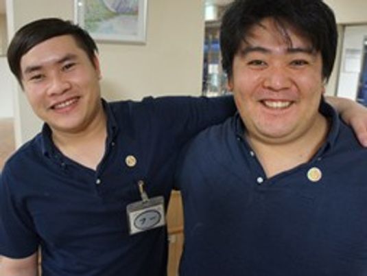 笑顔の職員2人のスタッフイメージ  