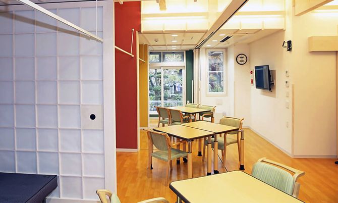 自然光あふれるラウンジ