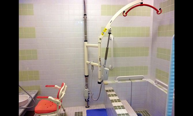 リフト付き入浴設備