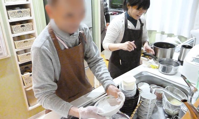 料理を準備するキッチン