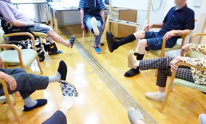 椅子に座った利用者の様子