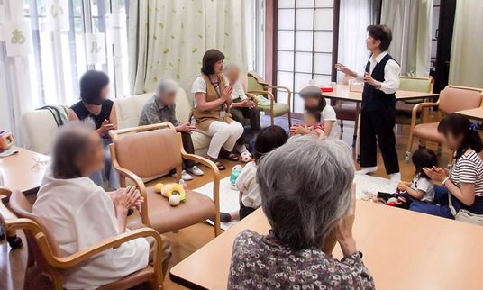 活動が行われている室内