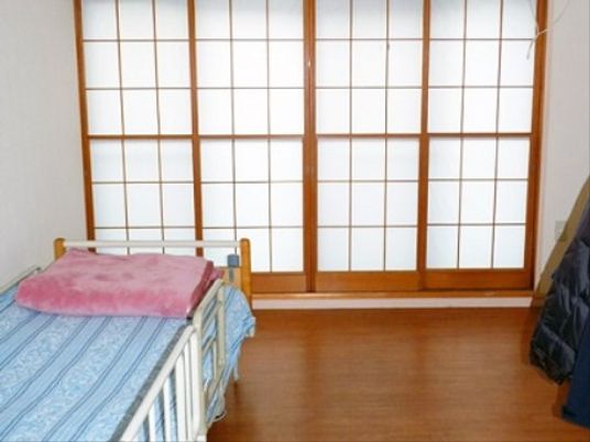 明るい和室の居室
