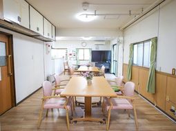 明るい食堂の様子
