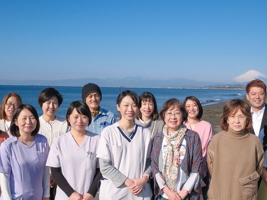 海辺の集合写真  