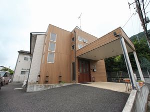 モダンな外観の建物