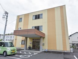 明るい建物のエントランス