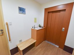 居室の入口と廊下