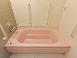 手すり付き浴室設備