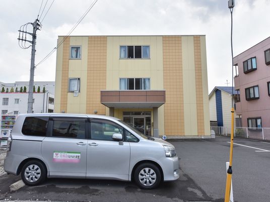きれいな建物の外観