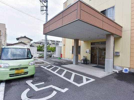 エントランス前の駐車スペース