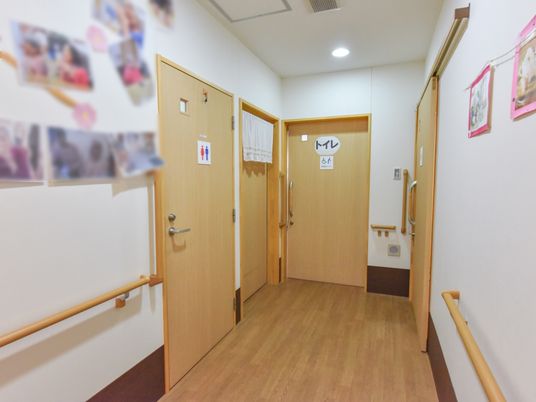 廊下の明るく清潔な空間