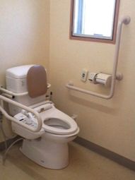 手すり付き洋式トイレ