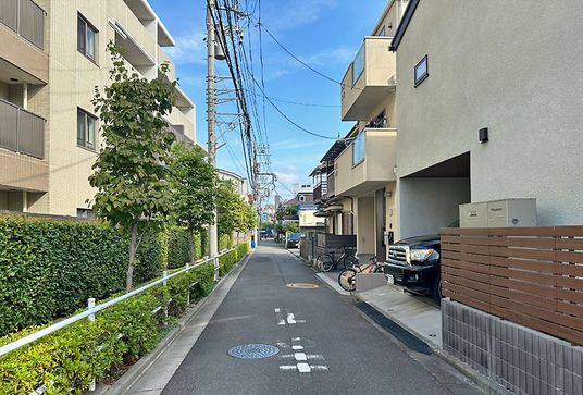 静かな住宅街の様子