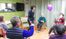風船で遊ぶリビング