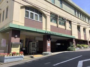 建物正面の外観  