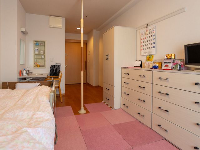 機能的な居室 居室 広々とした居室には、整理整頓がしやすい収納スペースが充実しています。自然光で明るく、快適に過ごせます。