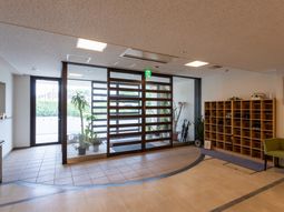 明るいエントランス