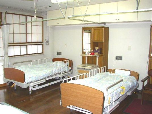 2床の居室  