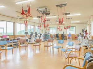機能訓練室の明るい空間  