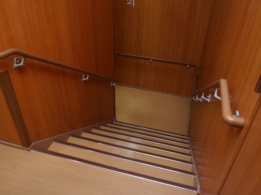 手すり付き階段