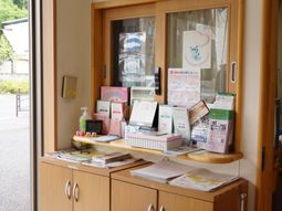 情報満載の受付カウンター