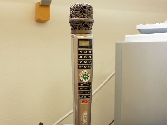 マイクと通話装置