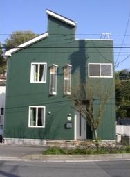 緑色の建物外観