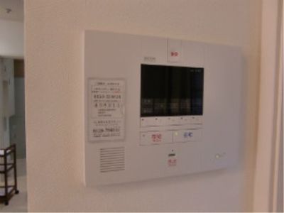 壁掛け式のコントロールパネル