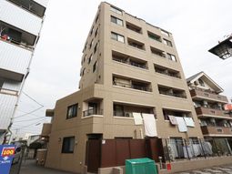 多階層の建物外観