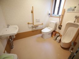 清潔な洗面とトイレ