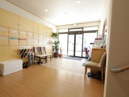 明るいエントランス風景