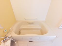 バリアフリー設計の浴室