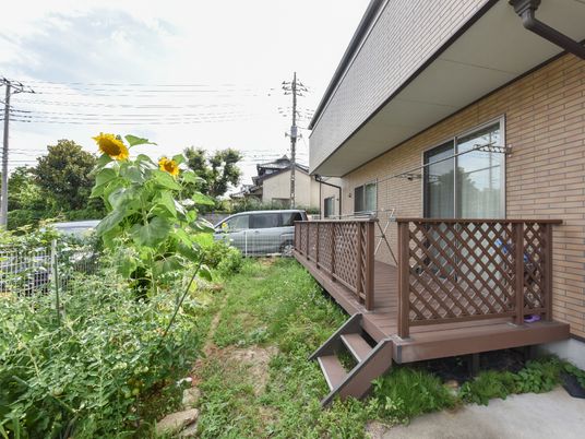 庭付き建物の一角