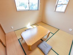 明るい和室の居室