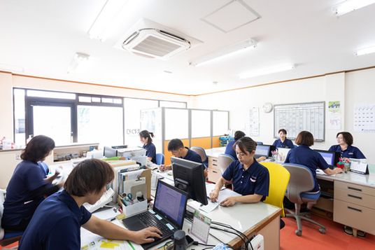 活気あるスタッフの様子
