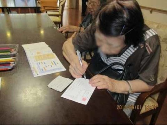 活動する人々の食堂