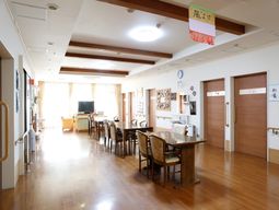 共用スペースの明るい風景