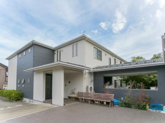 快適な外観のエントランス