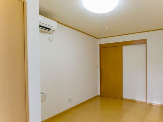 明るく広々とした居室