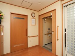 清潔なエレベーターホール