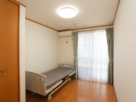 安全なベッドの居室