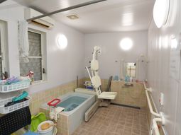 バリアフリー構造の浴室