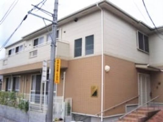 やさしい色合いの外観