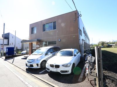 快晴の日の建物外観