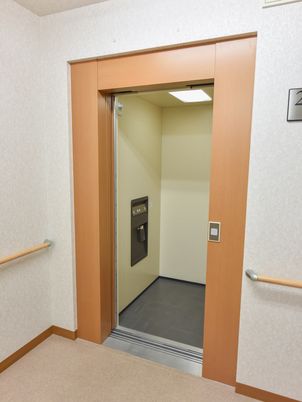 エレベーター入口