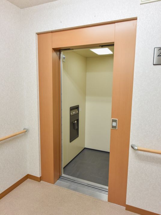エレベーター入口