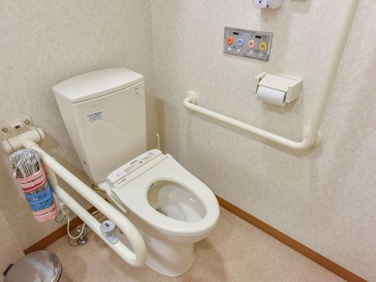 バリアフリー設計のトイレ