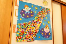 カラフルな壁掛け装飾